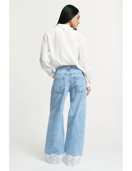 Jeans Flare Cintura Média com Bordas em Renda Please