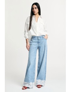 Jeans Flare Cintura Média com Bordas em Renda Please