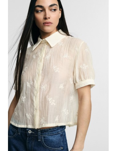 Camisa Cropped com Mangas Curtas e Bordado Floral Please