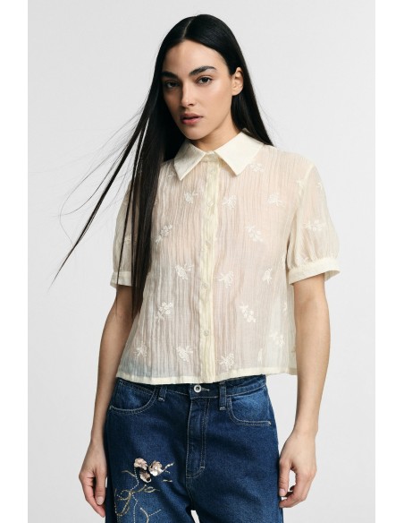 Camisa Cropped com Mangas Curtas e Bordado Floral Please