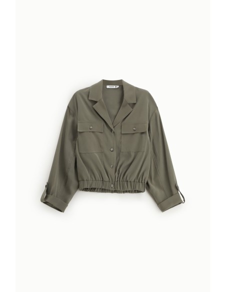 Camisa cropped com bolsos frontais e fecho de botões Please
