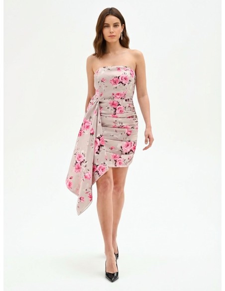 Vestido Curto Sem Alças com Motivo de Rosas e Maxi Folhos Rinascimento