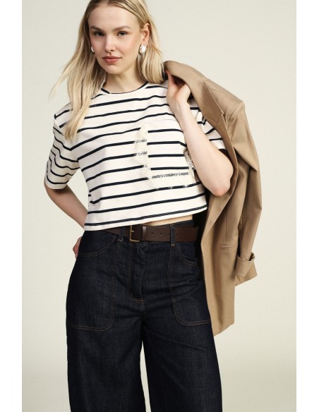T-Shirt às Riscas Cropped com Bolso e Barra Desfiada Dixie