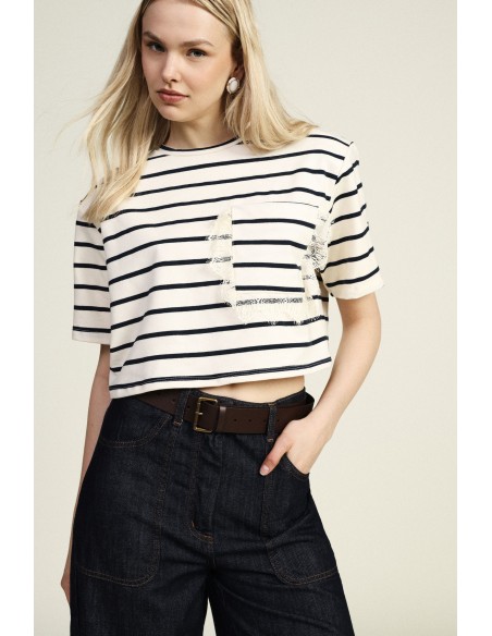 T-shirt às riscas cropped com bolso e barra desfiada Dixie