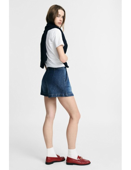 Shorts com corte regular, pinças e bolsos frontais Please