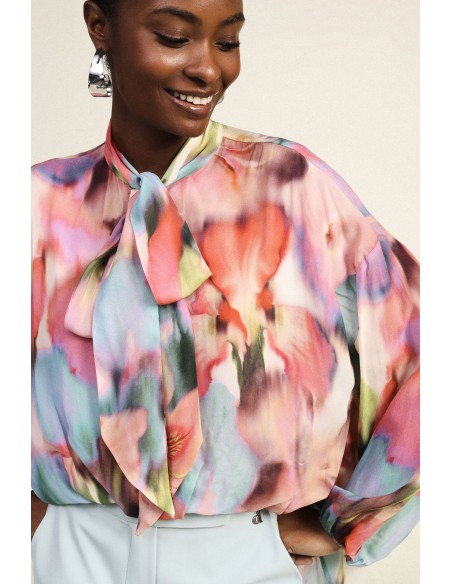 Blusa Estampada com Laço e Bainha Assimétrica Dixie