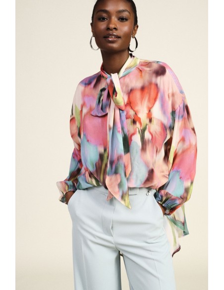 Blusa fantasia com laço e barra assimétrica Dixie