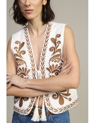Colete sem mangas com bordado floral e cinto Dixie