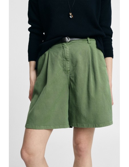 Shorts de corte regular com pinças e cintura Please