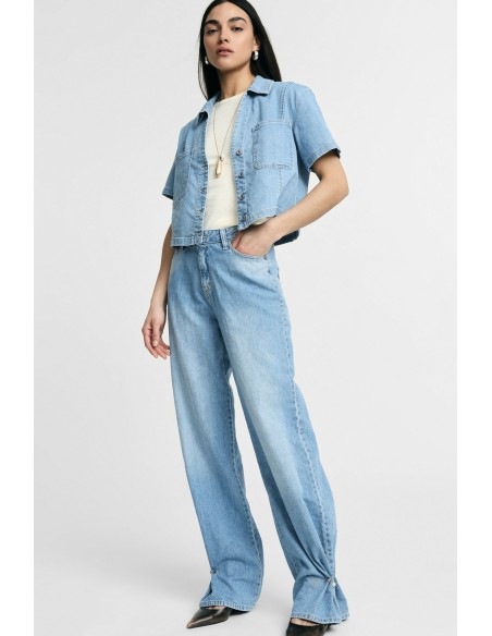 Jeans straight com detalhe de pins Please