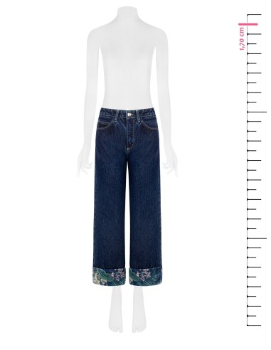 Jeans straight com barra floral Rinascimento