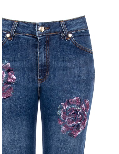 Jeans straight elásticos com flores aplicadas em strass Rinascimento
