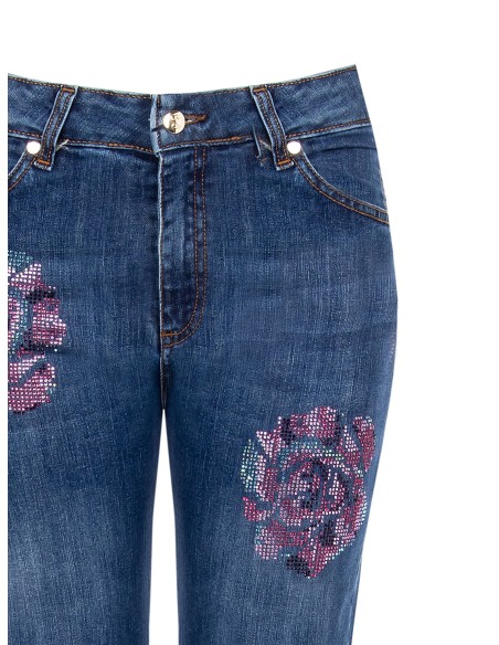 Jeans straight elásticos com flores aplicadas em strass Rinascimento