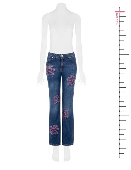Jeans Straight Elásticos Com Flores Em Strass Aplicadas Rinascimento