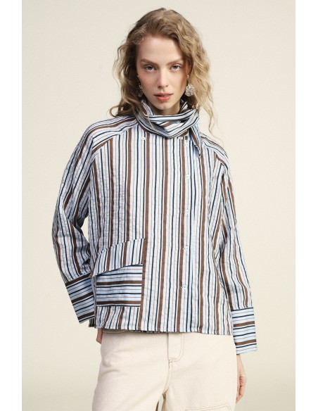 Camisa às Riscas com Colarinho Clássico e Bolso Dixie