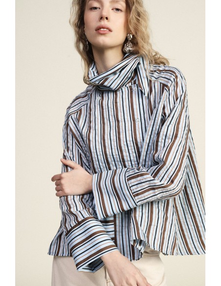 Camisa às Riscas com Colarinho Clássico e Bolso Dixie