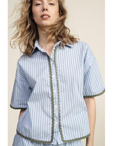Camisa às Riscas com Acabamentos Ondulados e Mangas Curtas Dixie