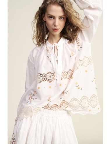 Blusa ampla com bordado floral e inserções em renda Dixie