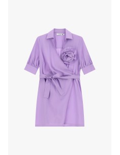 Vestido curto cruzado com cinto e flor Please