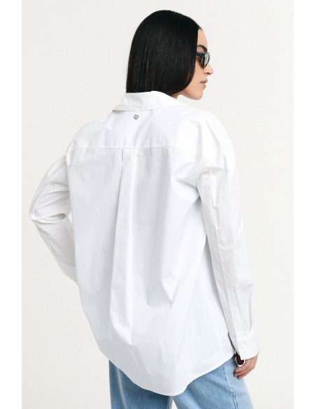 Camisa com colarinho clássico e mangas compridas, por favor