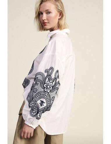 Camisa Ampla com Bordado Paisley e Botões Dixie
