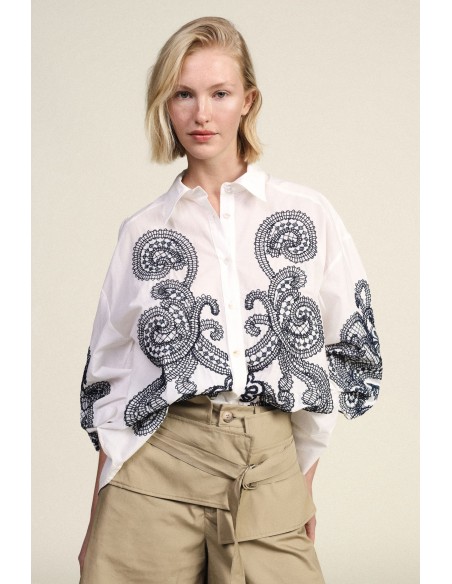 Camisa Ampla com Bordado Paisley e Botões Dixie