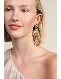 Brincos pendentes com efeito martelado e fecho de pino Dixie