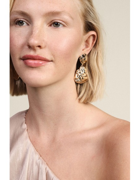 Brincos pendentes com efeito martelado e fecho de pino Dixie