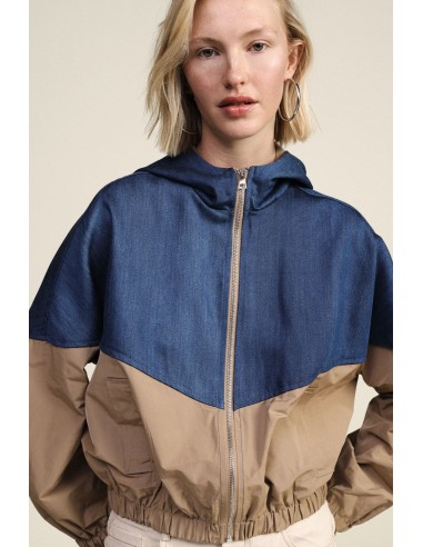 Bomber com fecho de correr e capuz color block Dixie