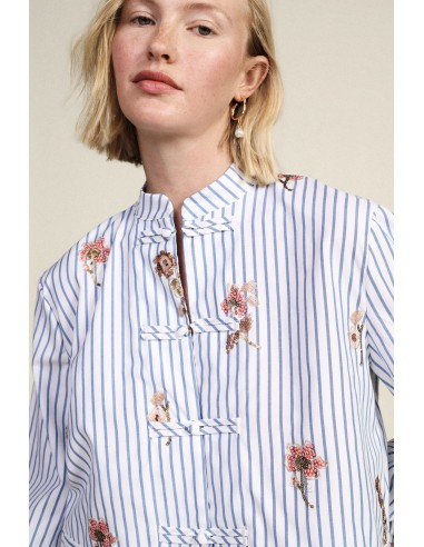Camisa às riscas com bordados florais e fecho de nó Dixie
