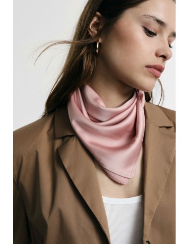 Foulard quadrado liso com bainha simples Por favor