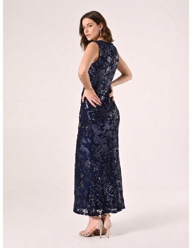 Vestido longo tipo tubinho em rede com lantejoulas e fenda frontal Rinascimento