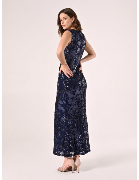 Vestido longo tipo tubinho em rede com lantejoulas e fenda frontal Rinascimento