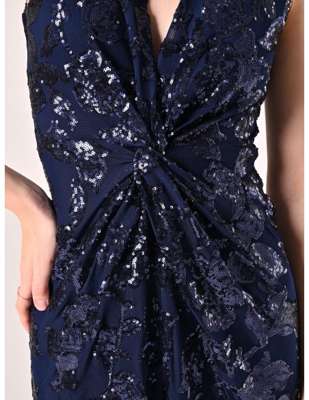 Vestido longo estilo tubinho em tule com lantejoulas e fenda frontal Rinascimento