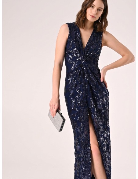 Vestido longo tubinho em rede com lantejoulas e fenda frontal Rinascimento