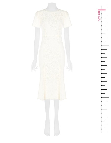 Vestido Midi Justo e Evasê em Renda Rinascimento