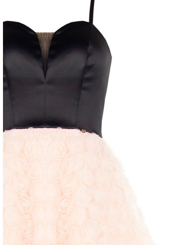 Vestido Curto Balão com Delicadas Rosas em Tule Efeito Tridimensional e Corpete em Cetim Rinascimento