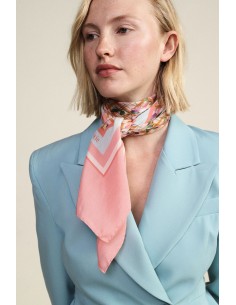 Lenço quadrado com estampa floral e borda em contraste Dixie