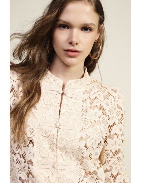 Blusa em renda com mangas compridas e detalhes de nó Dixie