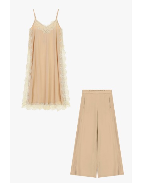 Conjunto com Calças Largas e Top com Renda Dixie