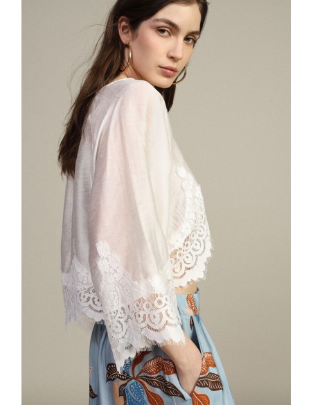 Blusa Curta com Mangas Largas e Barra em Renda Dixie