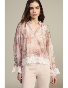 Blusa Floral com Perfis em Renda e Mangas Amplas Dixie