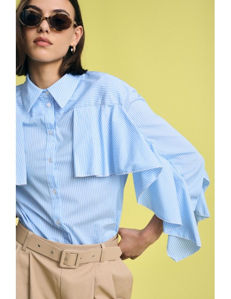 Camisa às riscas com folhos e mangas amplas, por favor