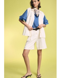 Shorts de corte regular com pinças e bolsos laterais Please