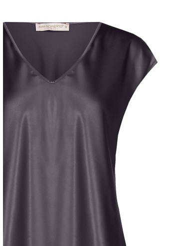 Blusa cinturada fluida em cetim com decote em V Rinascimento