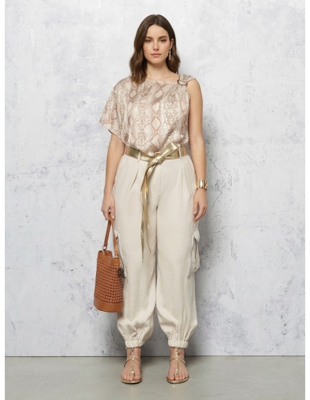 Blusa Curvy em cetim com anel Rinascimento Curvy