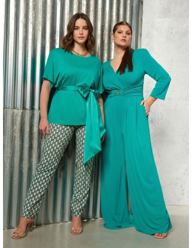 T-shirt Curvy oversize com cinto longo em cetim efeito corpete Rinascimento Curvy