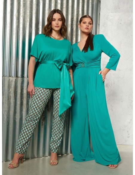 T-shirt Curvy oversize com cinto longo em cetim efeito corpete Rinascimento Curvy