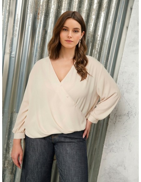 Blusa Curvy Macia Assimétrica em Georgette Rinascimento Curvy