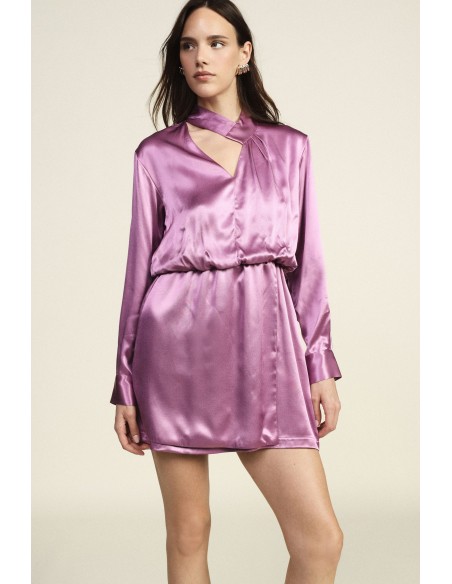 Vestido Curto com Decote Cruzado e Mangas Compridas Dixie